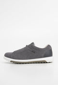 Graue Wildleder Slip-On Sneaker mit weißer Sohle und schwarzem Fersendetail, atmungsaktiven Perforationen und dezentem Logos auf der Seite.
