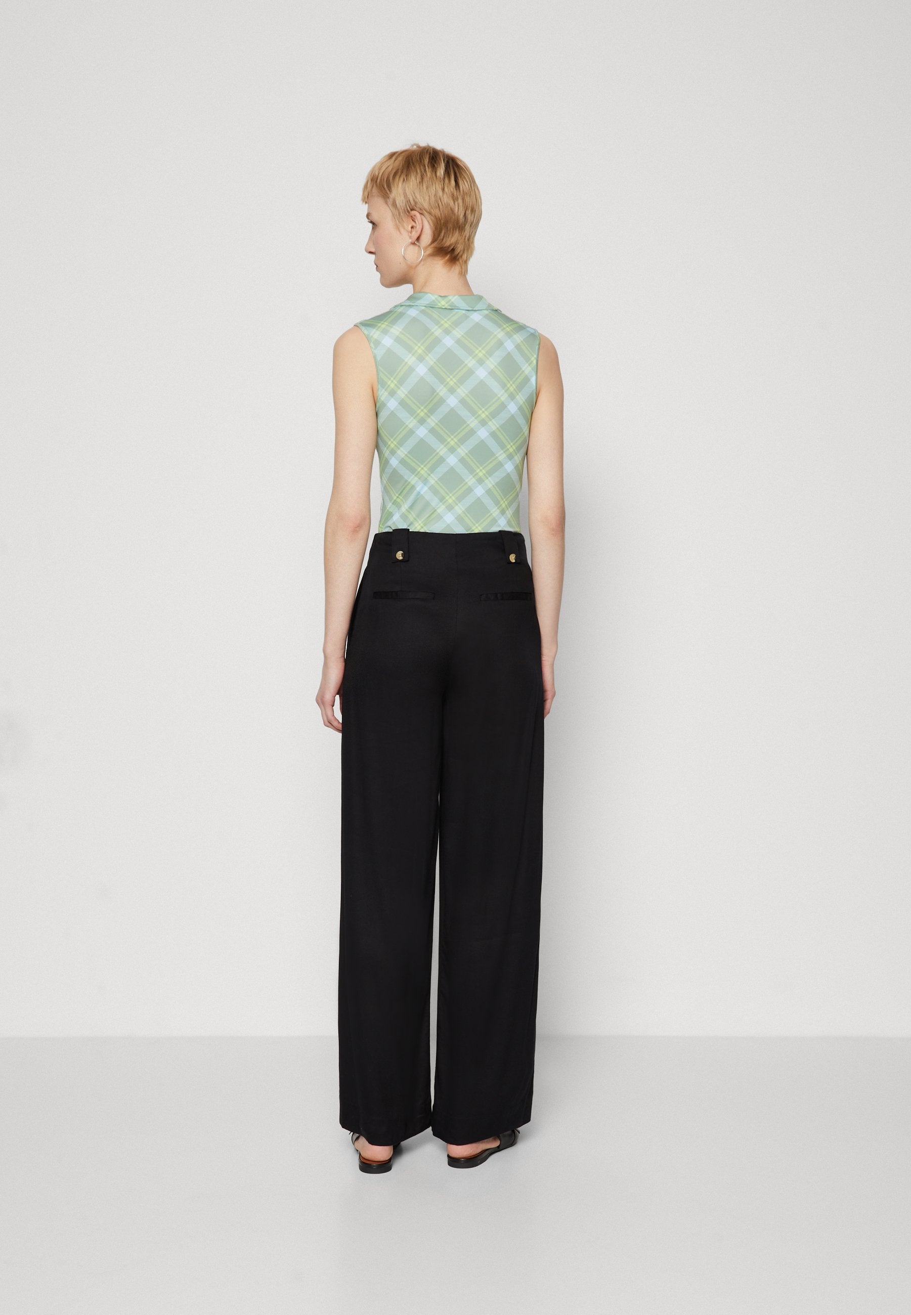 Anna Field Tall