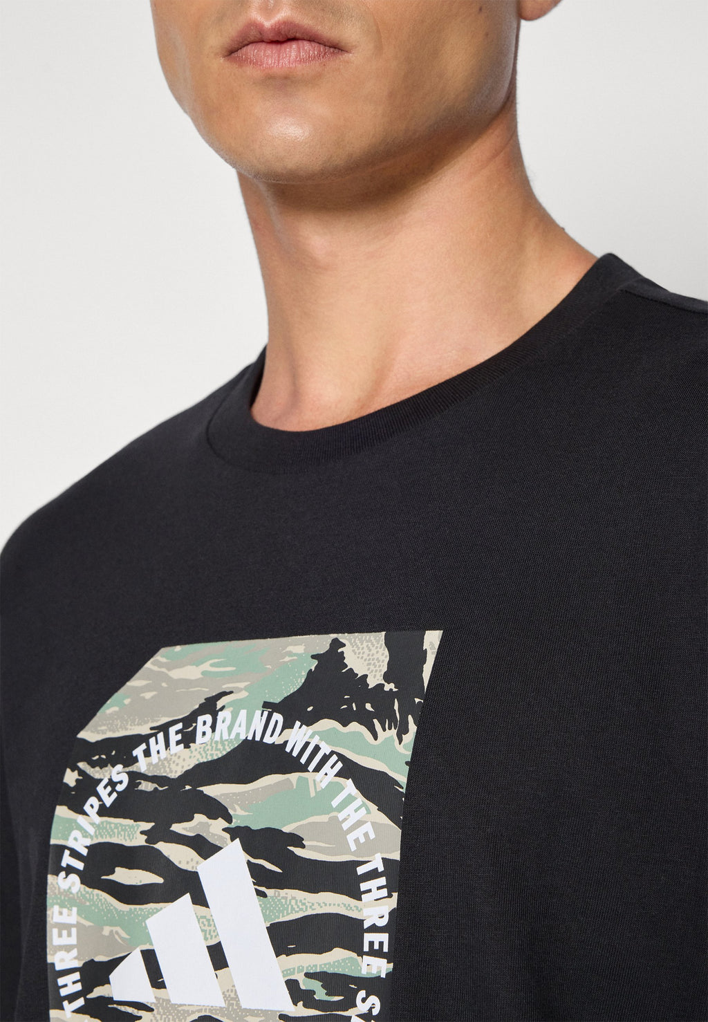adidas Sportswear CAMO SHAPE GRAPHIC