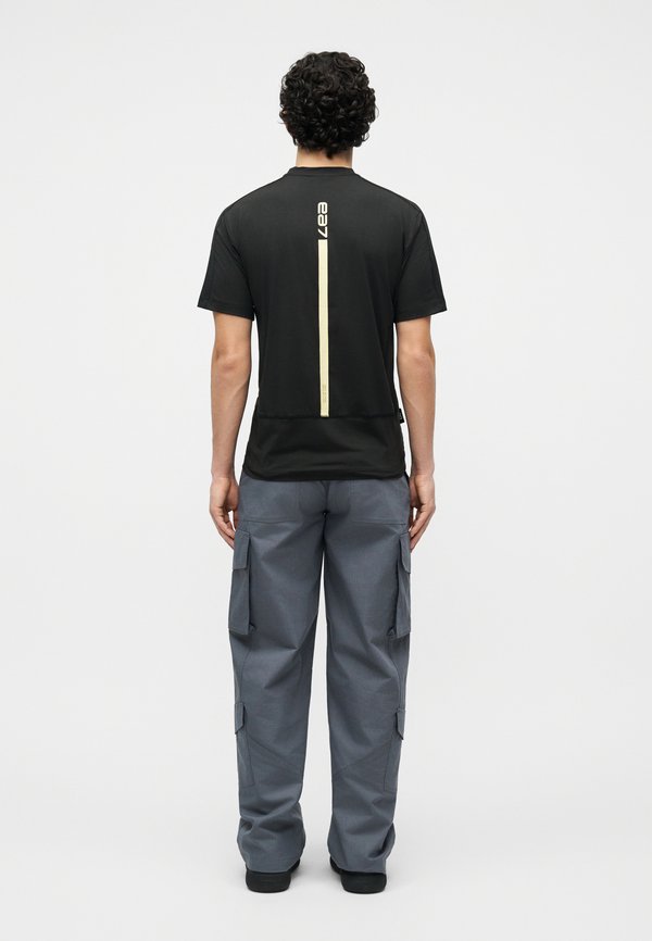 EA7 Emporio Armani TRAIN LOGO SERIES TEE