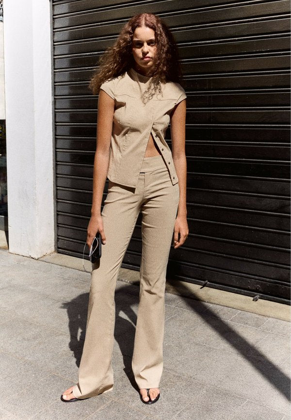 Bershka FLARED BENGALINE - TROUSERS 05112741 - Trousers - beige