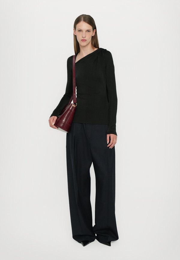 Victoria Beckham SLASH DETAIL