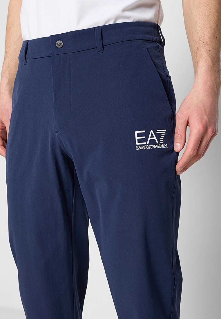 EA7 Emporio Armani Outdoor-Hose Media 5