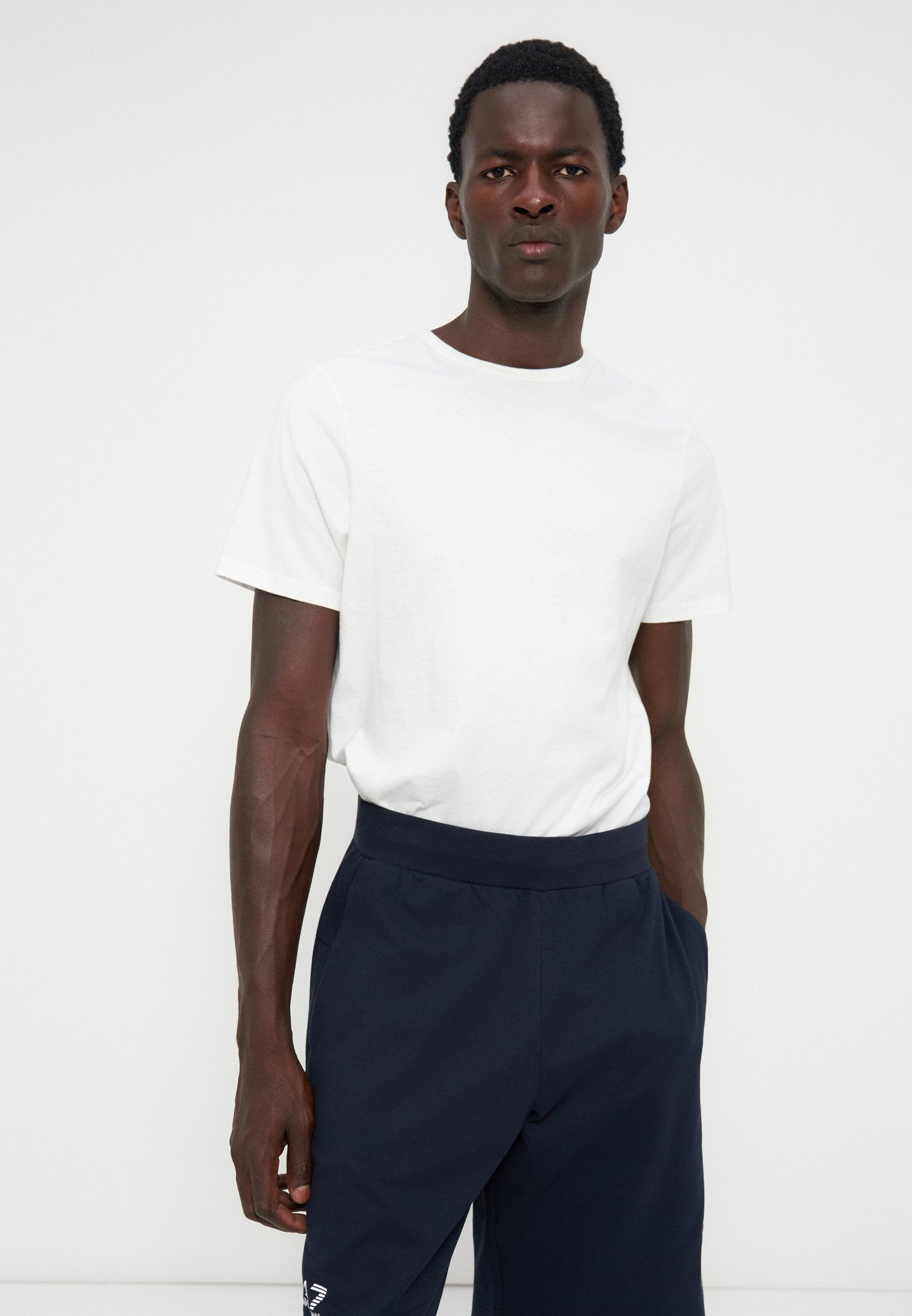 EA7 Emporio Armani Kurze Sporthose Media 4