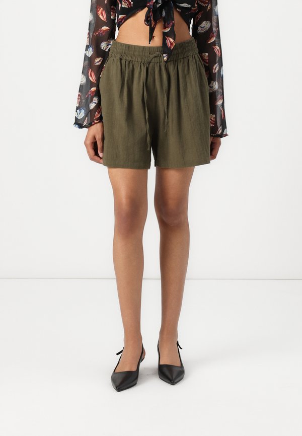 ONLY ONLTIZANA Loose Fit - Shorts - grape leaf