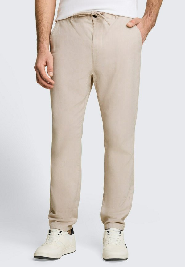 TOM TAILOR TOM TAILOR HOSEN & CHINO REGULAR TAPERED CHINO HOSE MIT KORDELZUG - Trousers - cashew beige structure