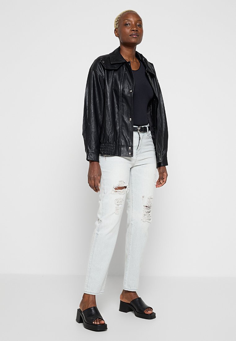 Armani Exchange Jeans Tapered Fit Media 2