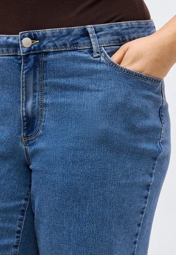 Vero Moda Curve VMCLUSIA TESSA MOM JEANS