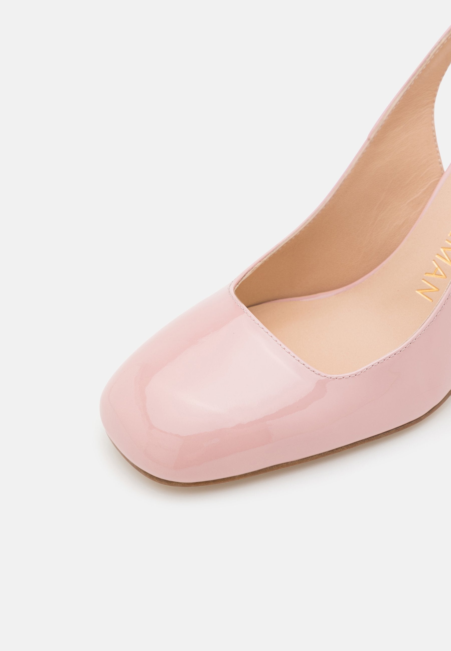 Stuart Weitzman CURVEBLOCK SLINGBACK