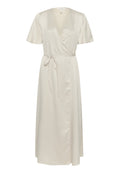 Helles beige Wickelkleid aus glattem Satin, mit kurzen Ärmeln, einem tiefen V-Ausschnitt und einem taillierten Gurt zum Selbstbinden.