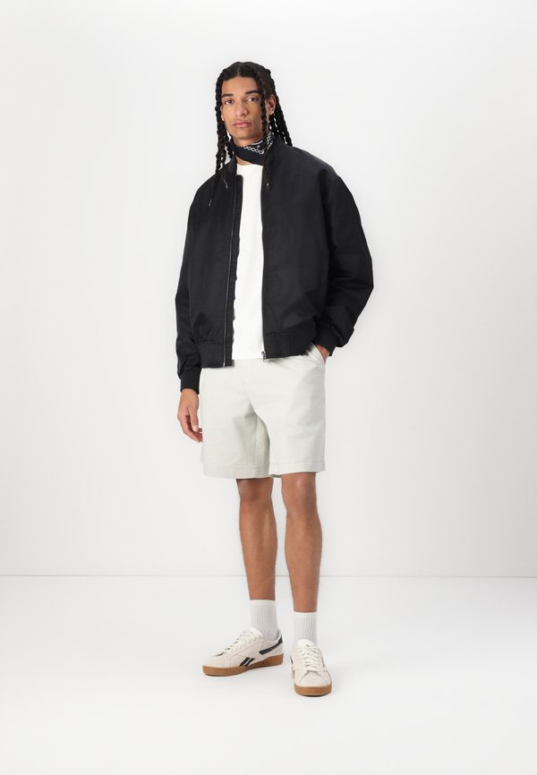 Hollister Co. BERMUDA