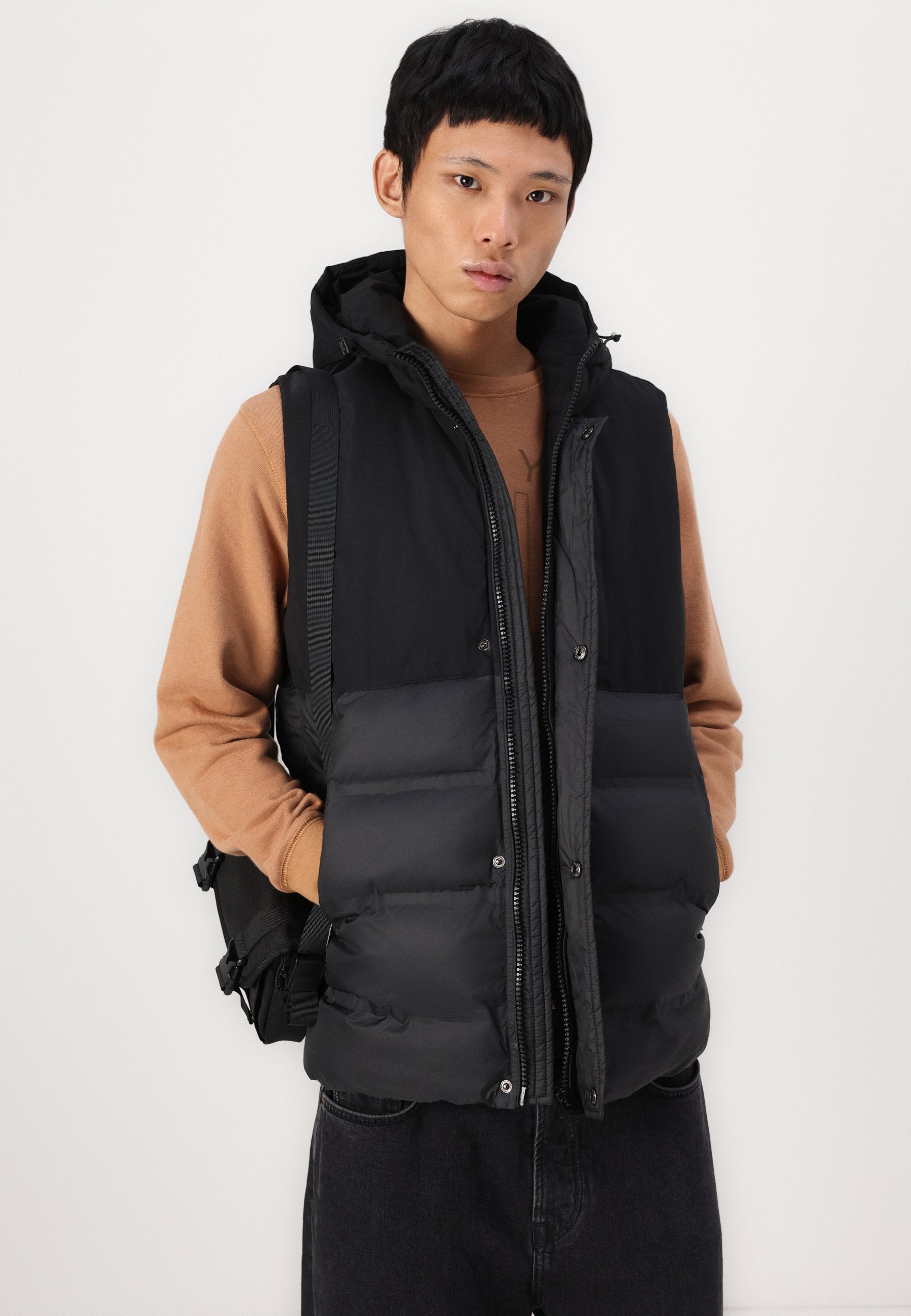 BHOUTERWEAR HOODED Media 5