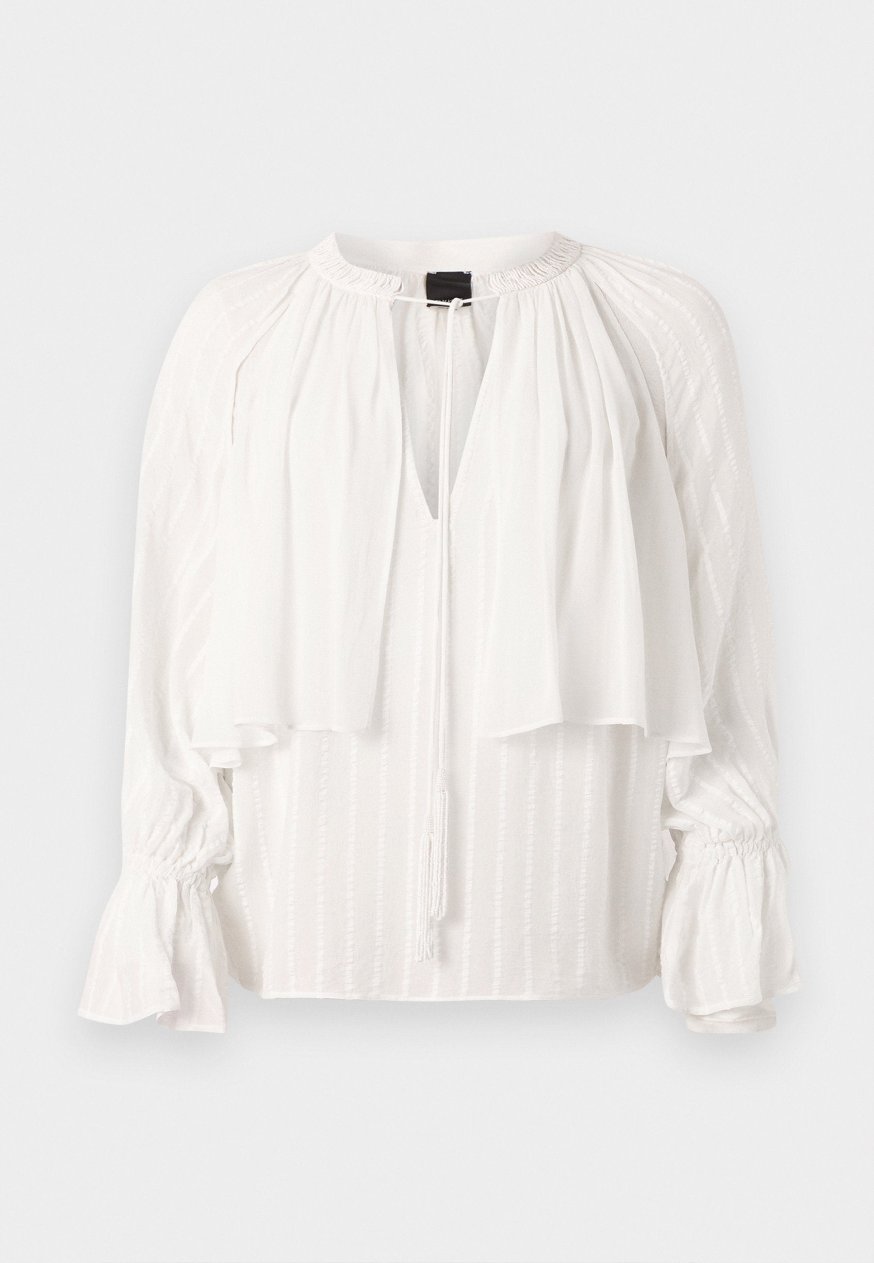Weiße Bluse mit gefälteltem Design, V-Ausschnitt und geschichteter Vorderseite. Ausgestattet mit langen, puffärmeligen Ärmel mit gerafften Manschetten und einem Quastenbindedetail.