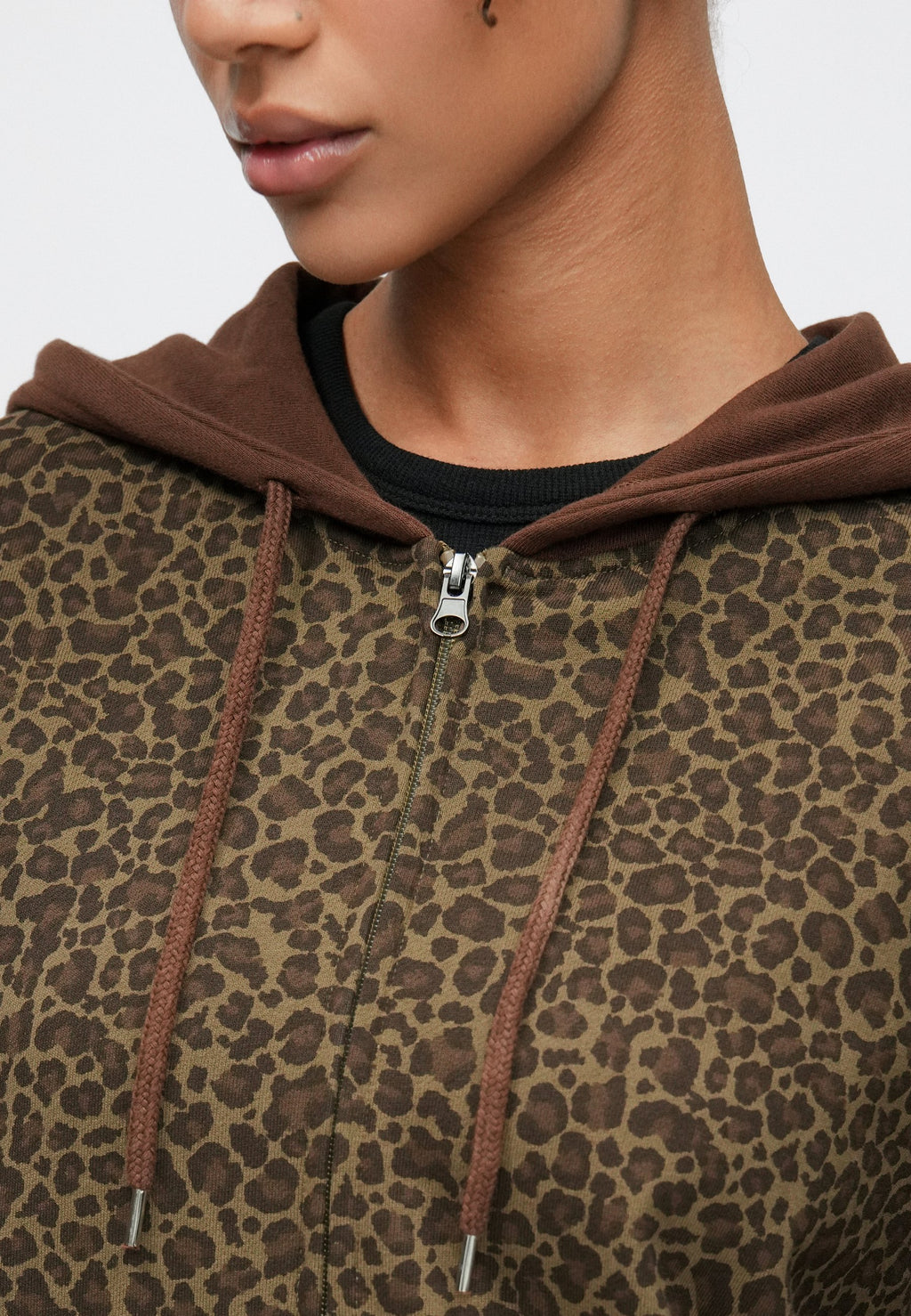 YOURTURN UNISEX RELAXED FIT LEO PRINT ZIP-UP HOODIE