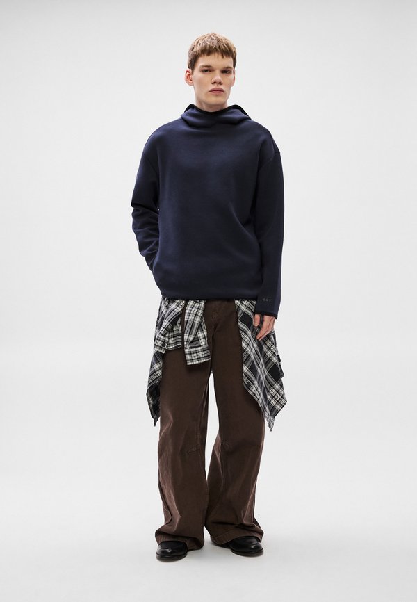 BOSS SNUG HOOD