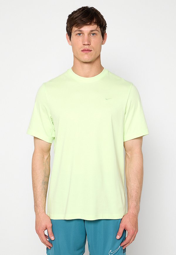 Nike Performance