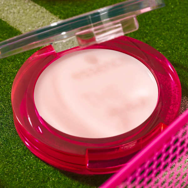 Blush The Game Edit  01 Pretty Serve, Please! essence