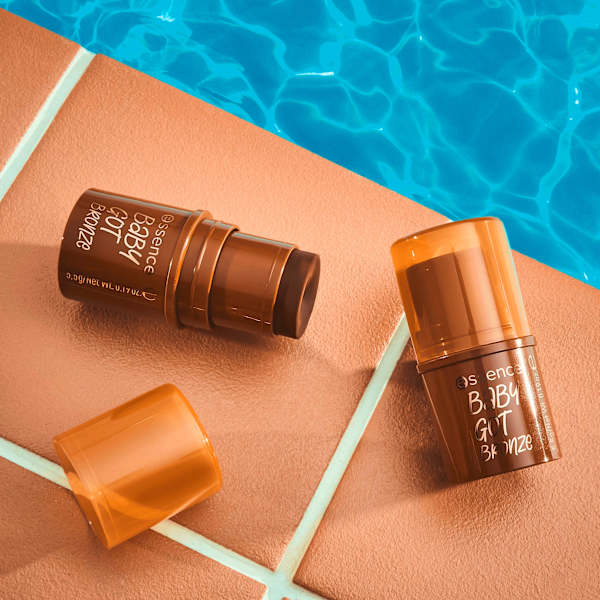 Bronzer Stick Baby Got Bronze 40 Hazelnut Hug essence