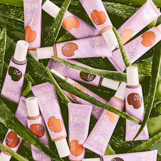 Foundation Skin Tint Hydrating Natural Finish LSF 30, 40 essence