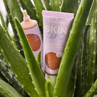 Foundation Skin Tint Hydrating Natural Finish LSF 30,  70 essence
