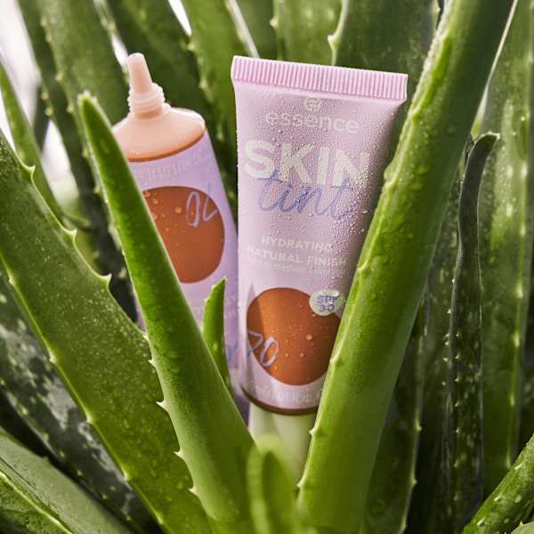 Foundation Skin Tint Hydrating Natural Finish LSF 30,  70 essence