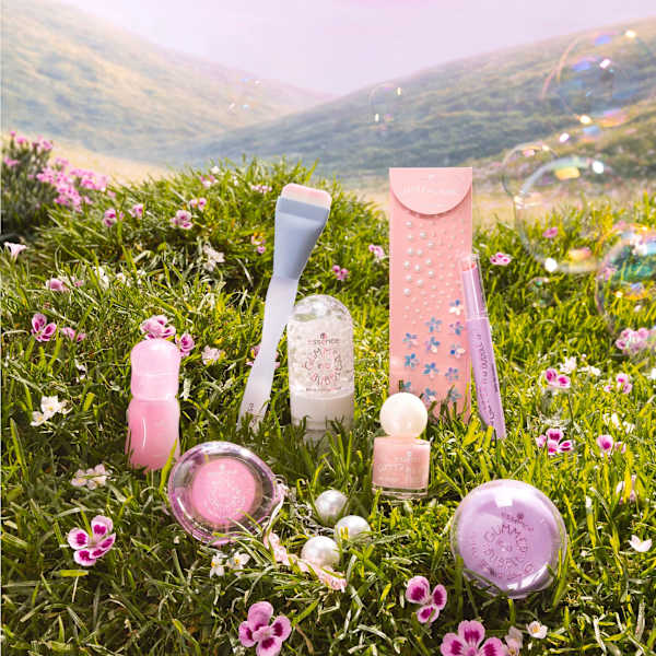 Lipgloss Glimmer In A Bubble 01 Born To Glimmer essence