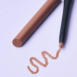 Lipliner 8h Matte Comfort 01 essence