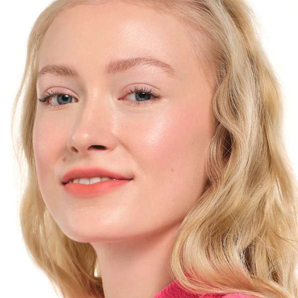 Lippenstift Blur Soufflé Matte Lip Cream 03 Hot Offline essence