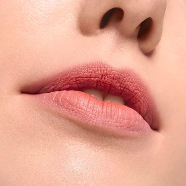 Lippenstift Blur Soufflé Matte Lip Cream 03 Hot Offline essence
