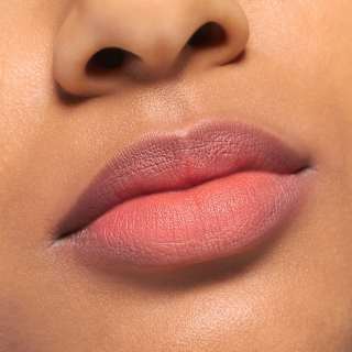 Lippenstift Blur Soufflé Matte Lip Cream 03 Hot Offline essence