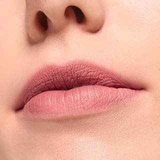Lippenstift Blur Soufflé Matte Lip Cream 06 Pillow Talking essence