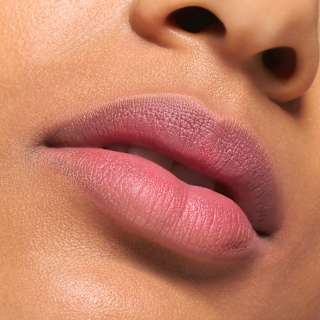 Lippenstift Blur Soufflé Matte Lip Cream 06 Pillow Talking essence