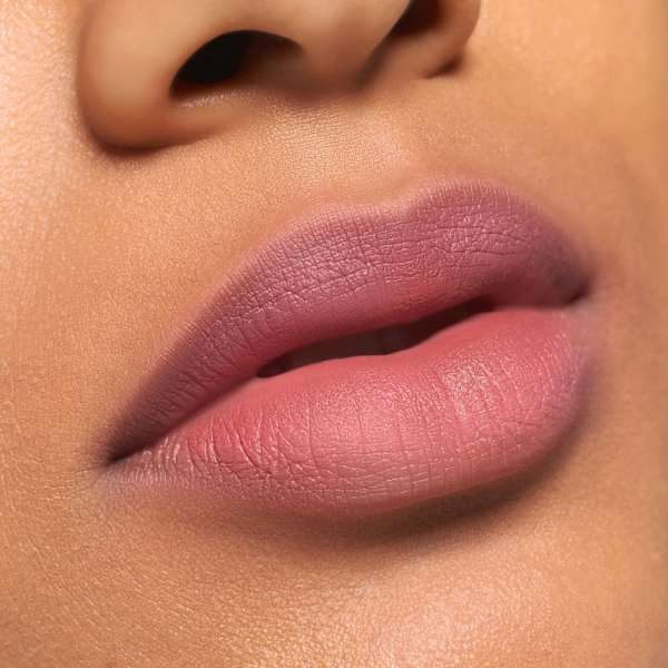 Lippenstift Blur Soufflé Matte Lip Cream 09 Ghost Typing essence
