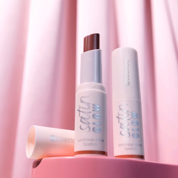 Lippenstift Satin Glow Luminous Shine 02 Blushin It essence