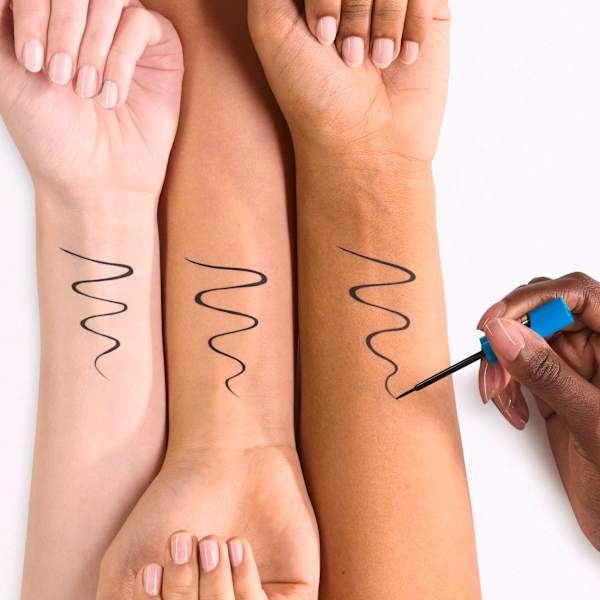 Liquid Eyeliner Ink Waterproof 01 essence