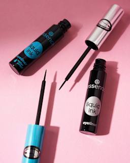Liquid Eyeliner Ink Waterproof 01 essence