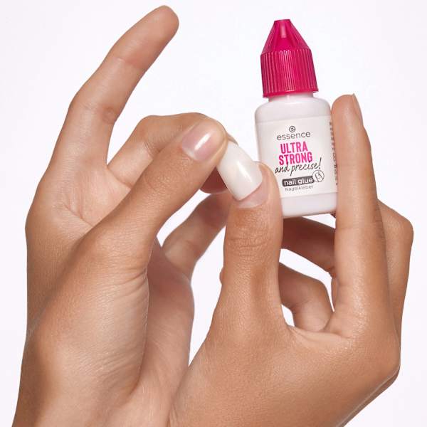Nagelkleber Ultra Strong And Precise essence