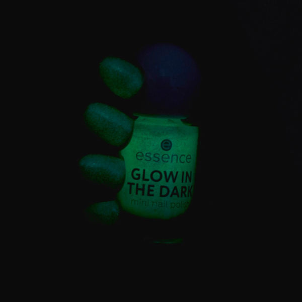Nagellack Glow In The Dark Mini 14 essence