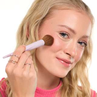 Rouge & Highlighter Pinsel essence