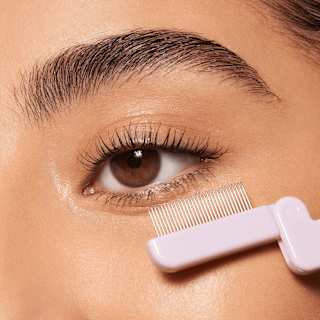 Wimpernkamm essence