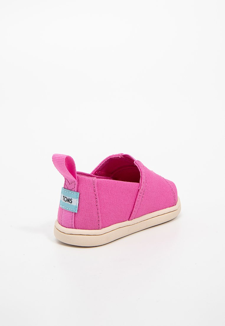 TOMS CLASSIC