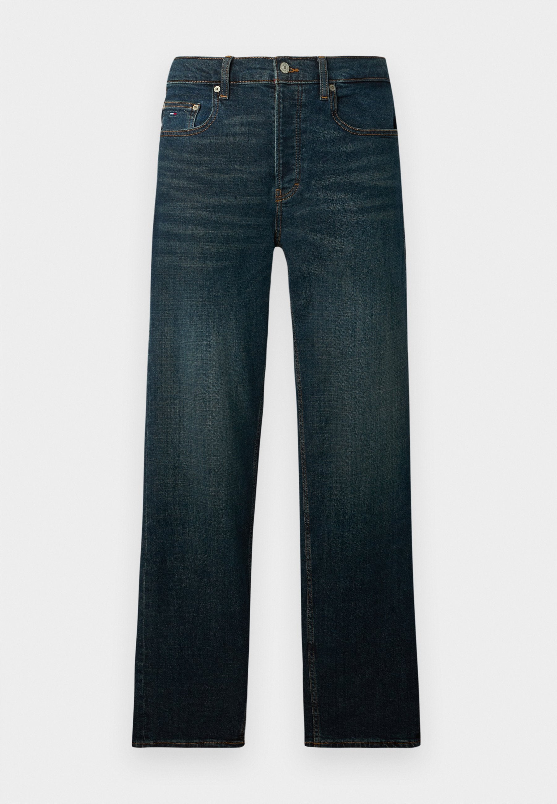 Dunkelblaue Denim-Jeans mit geradem Bein, fünf Taschen und Metallbeschlägen. Der Stoff hat eine glatte Textur mit ausgewaschenen Akzenten.
