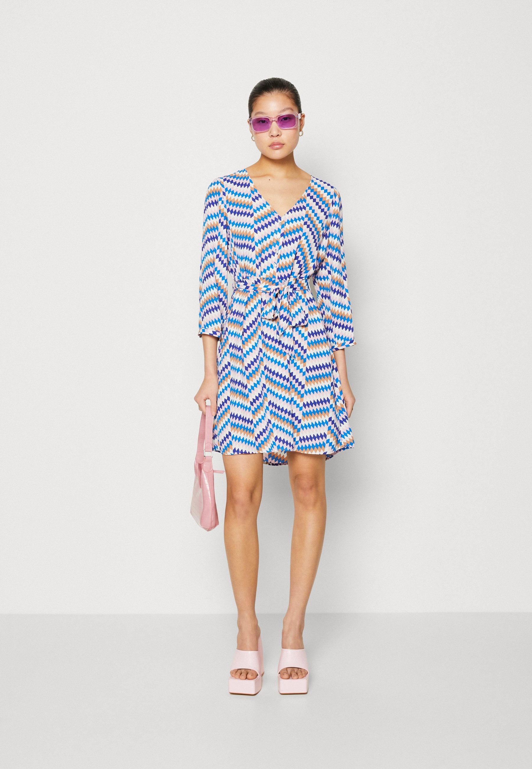 ONLSTELLA LIFE 3/4 V NECK DRESS Media 2