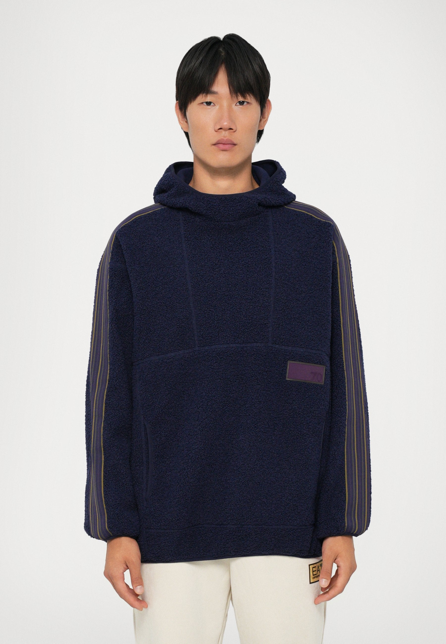 TRAIN HOODIE UNISEX Media 2