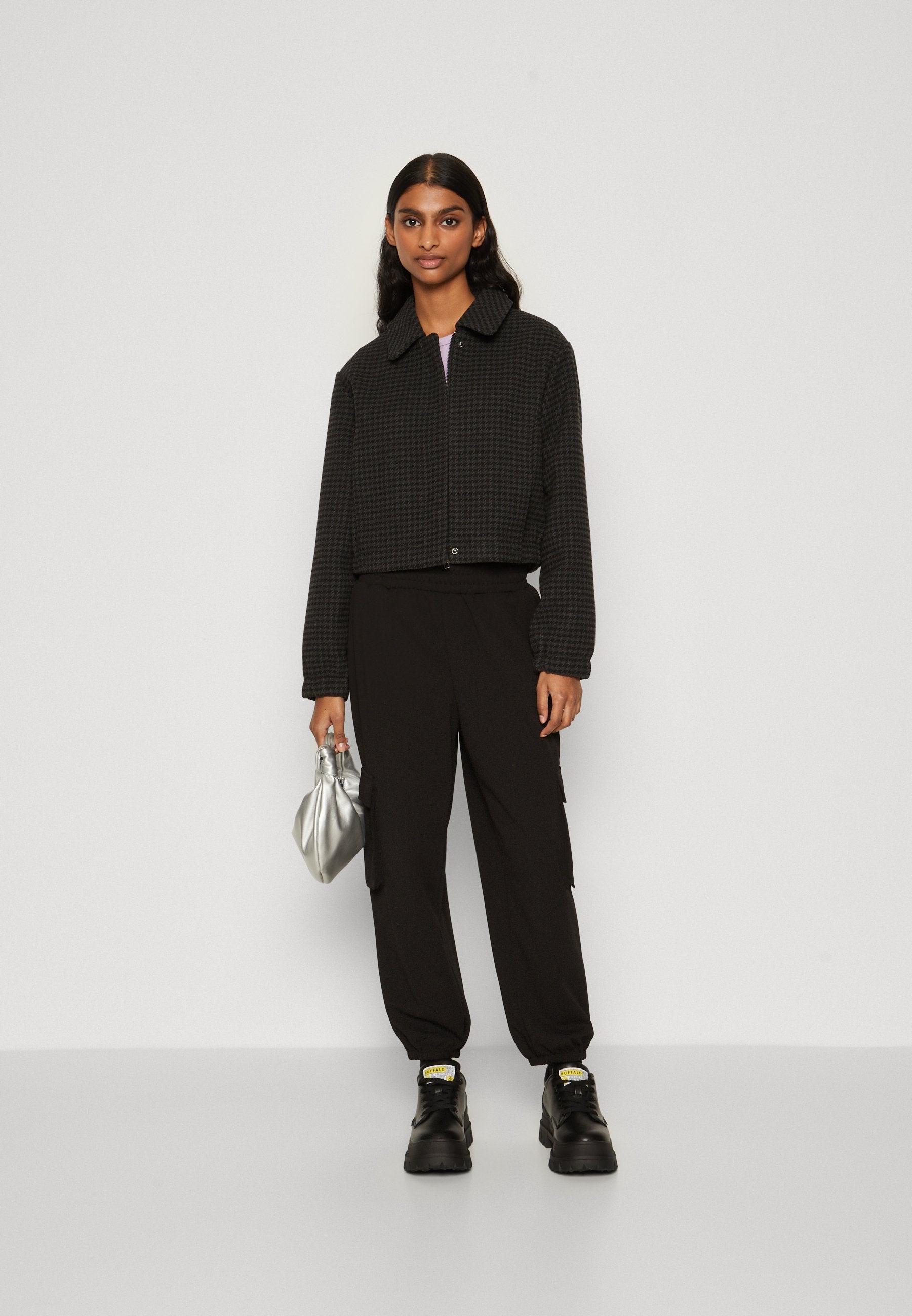 ONLELLA SHORT CHECK JACKET Media 2