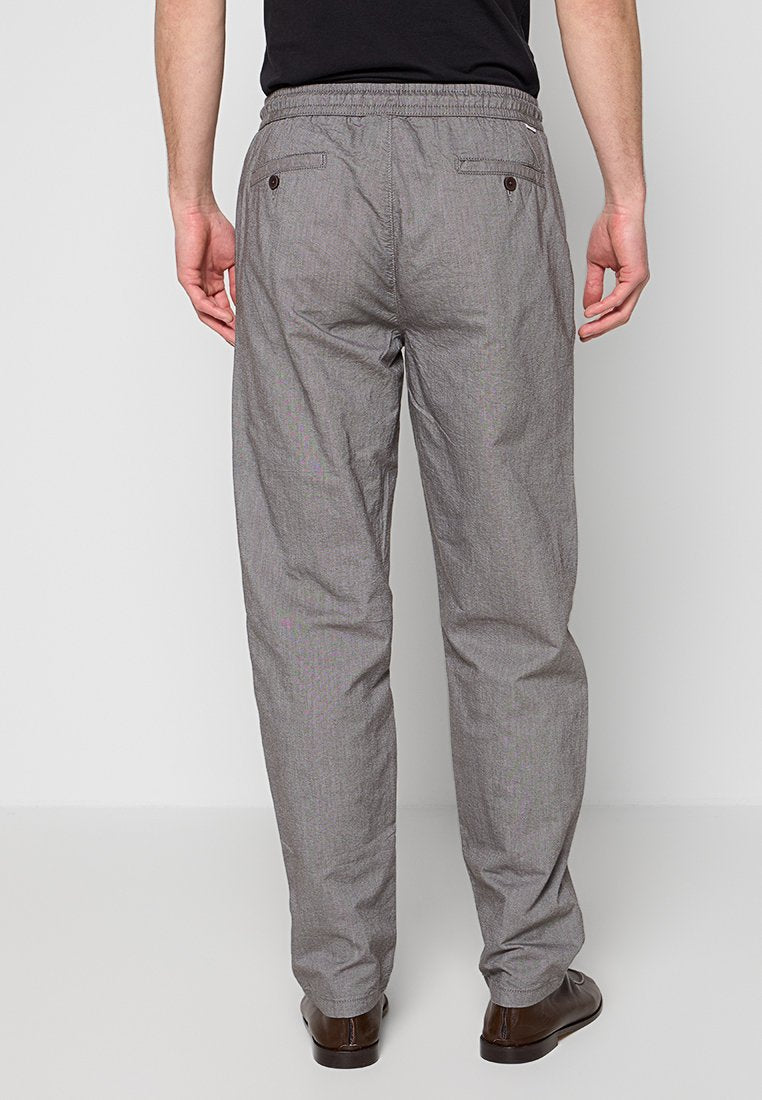 REGULAR FIT Media 3