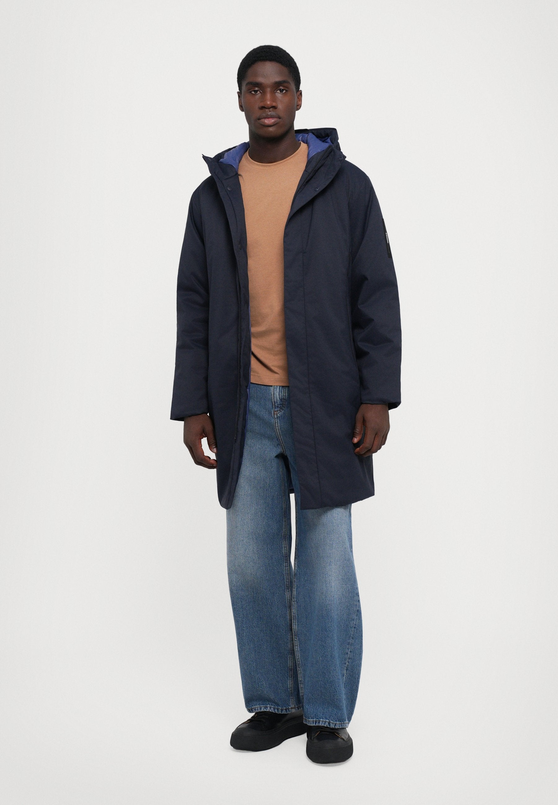 MOUNTAIN TECH JACKET Media 2