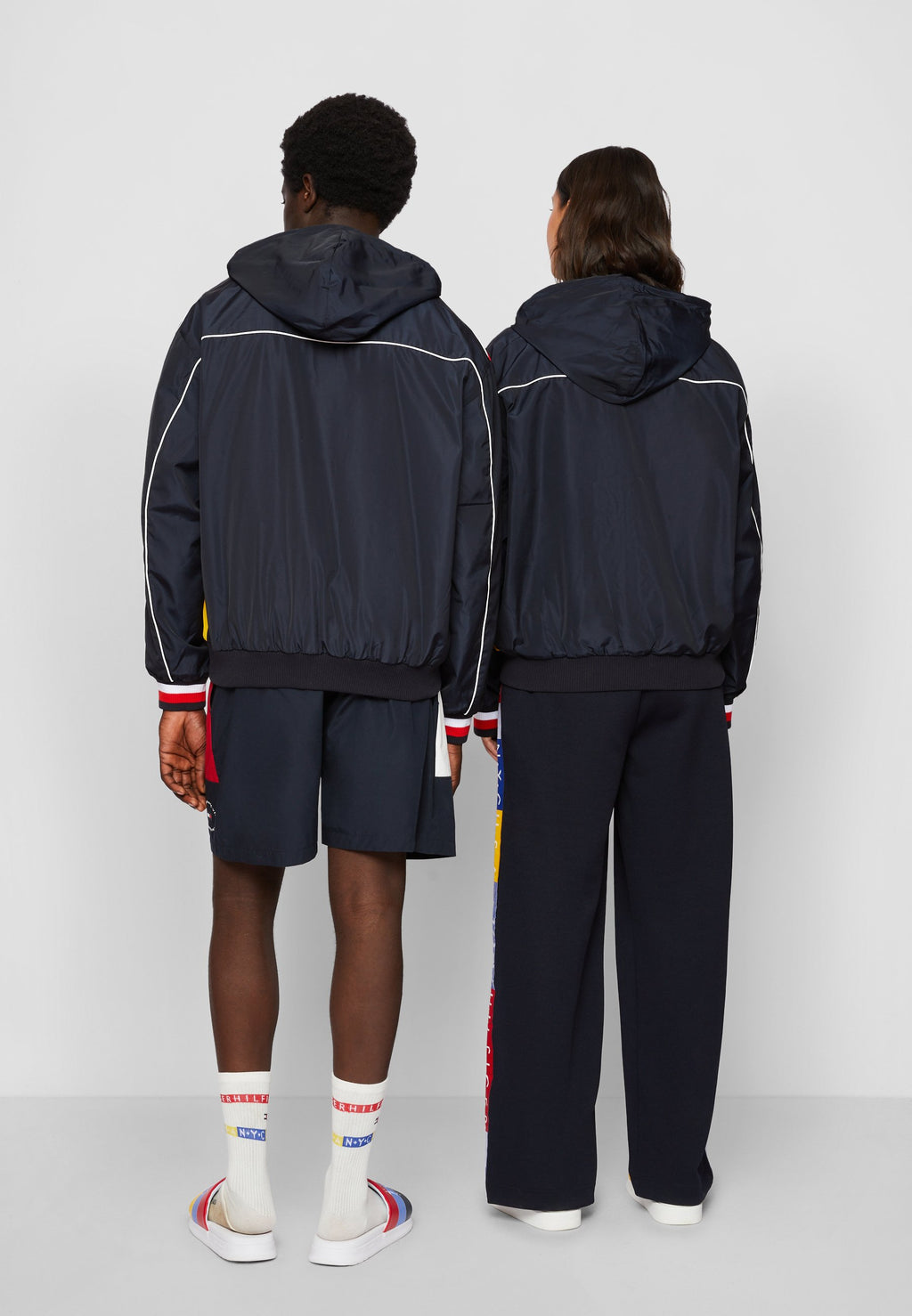 EXCLUSIVE UNISEX HILFIGER TEAM COACH Media 4