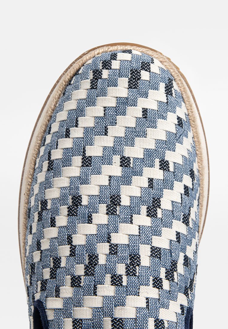 TOMS JOCELYN