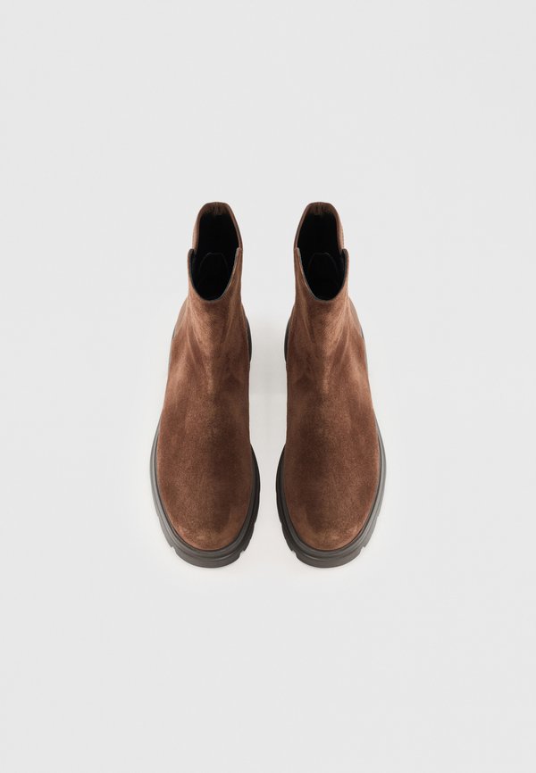 Stuart Weitzman